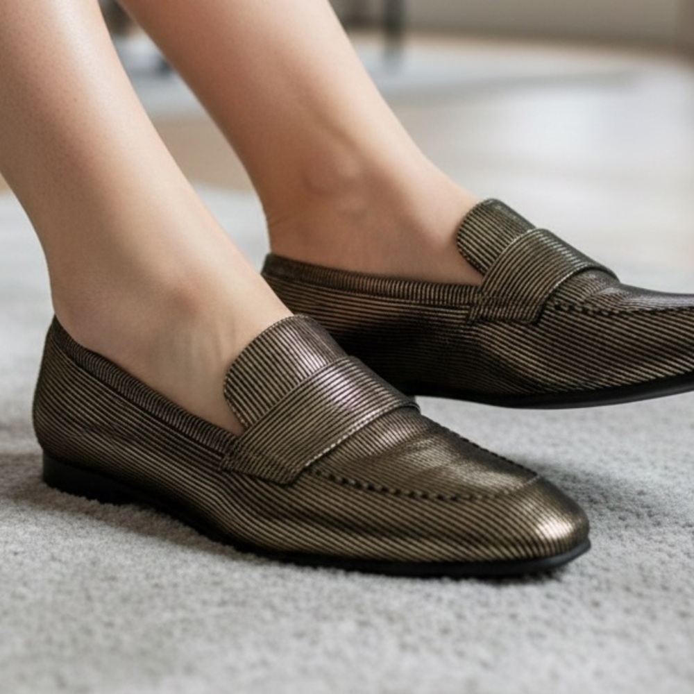 Charles and Keith Black and Gold Metallic Bar Strap Loafer Size 36/ 6